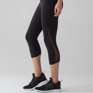 lululemon black train times crop size 4